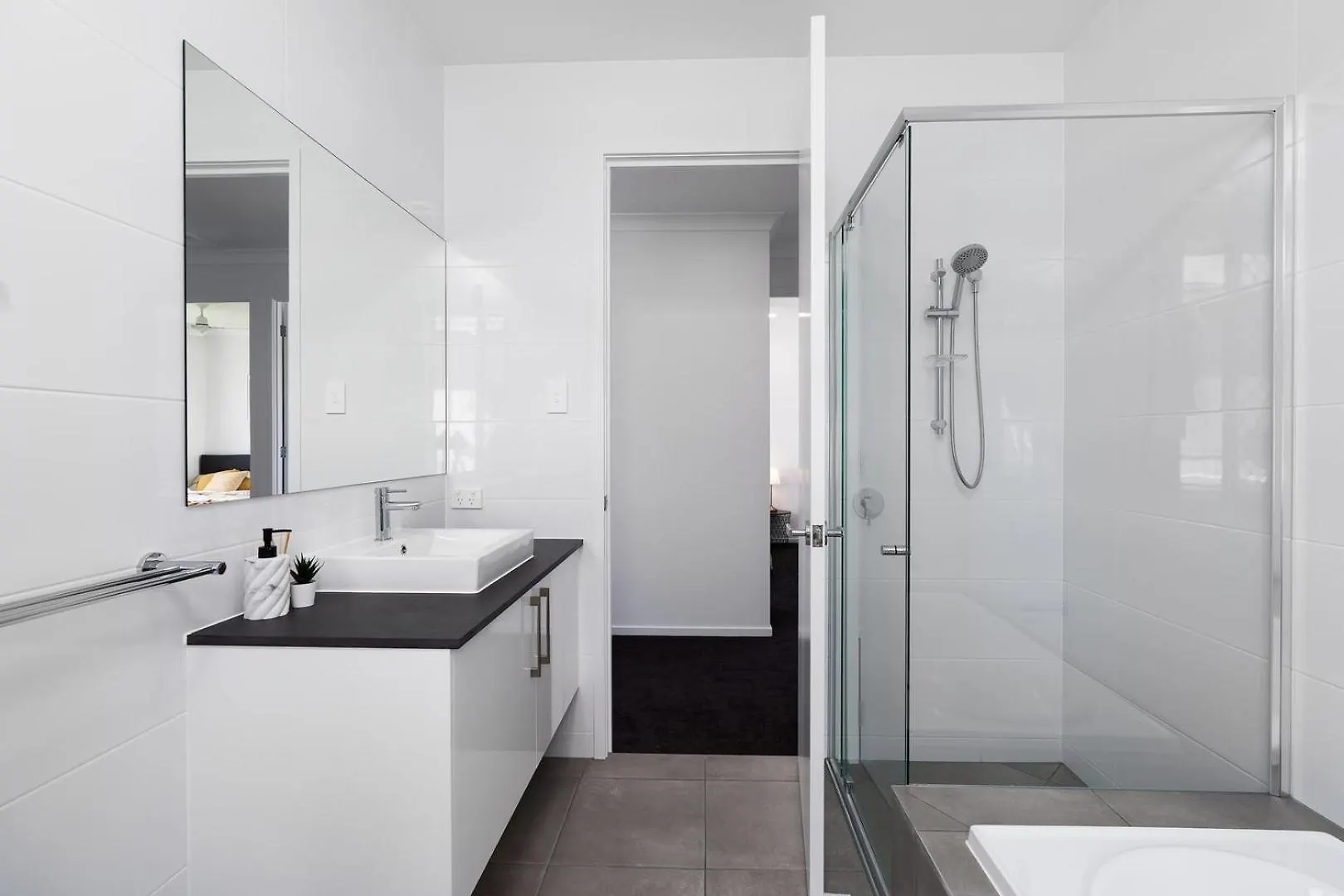 Brisbane Family House With Ensuite&Centralised A/C Doolandella 0*,